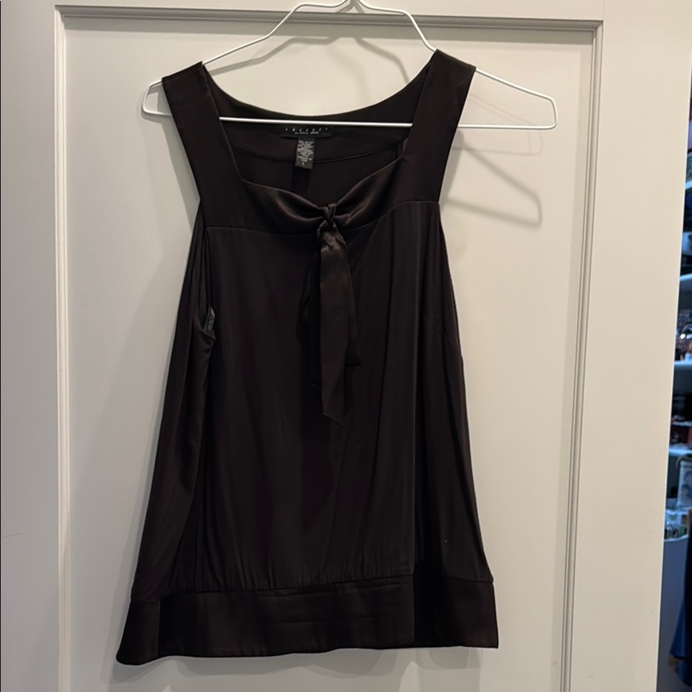 Elegant Sleeveless Top with Silk trim bow and waist